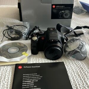Leica V-LUX 3 Camera never used- new in box !